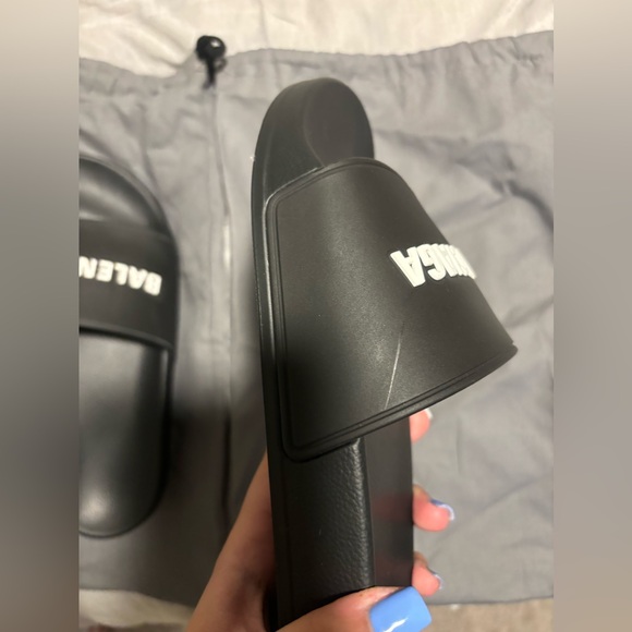Authentic Balenciaga Pool slides, size 9 - Picture 4 of 4